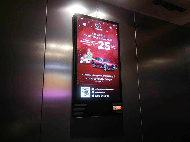 màn hình lcd quảng cáo trong thang máy 