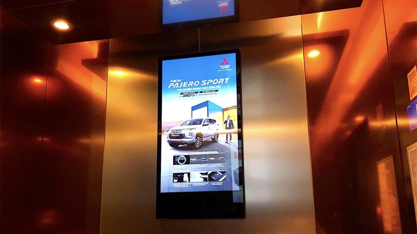 màn hình lcd quảng cáo trong thang máy 