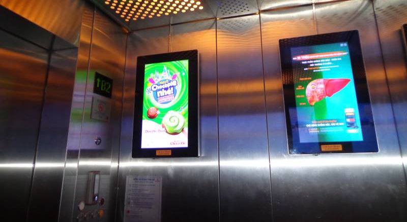 màn hình lcd quảng cáo trong thang máy 1